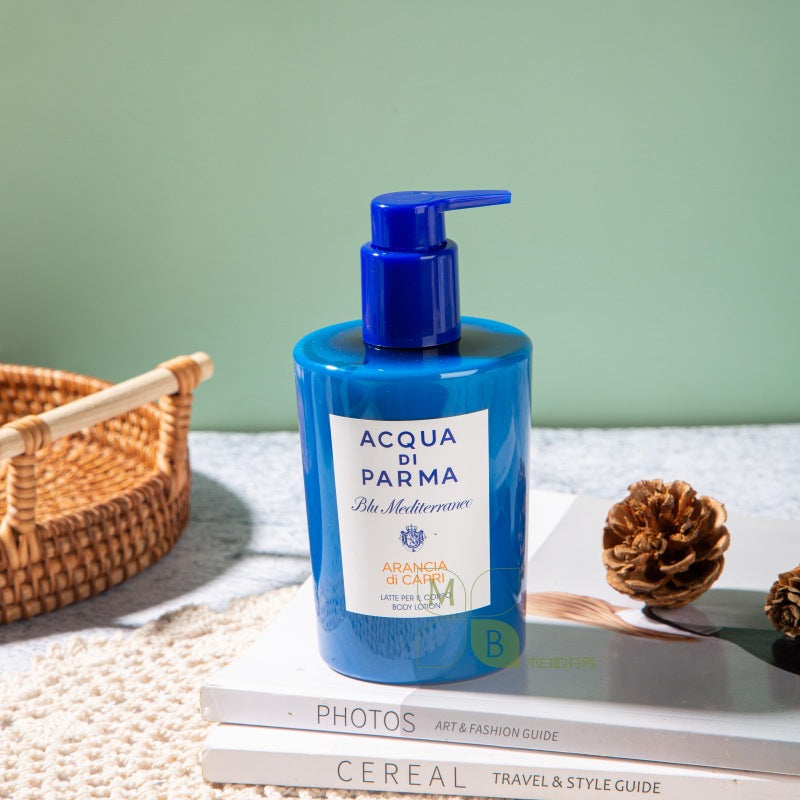 Acqua Di Parma body lotion, hotel-shampoo-conditioner