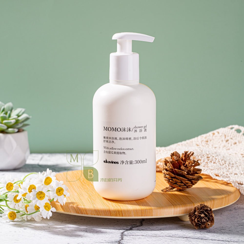 DAVINES MOMO body lotion, hotel-shampoo-conditioner