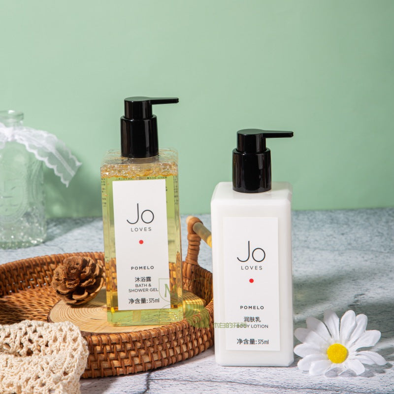 JO LOVES body lotion, hotel-shampoo-conditioner