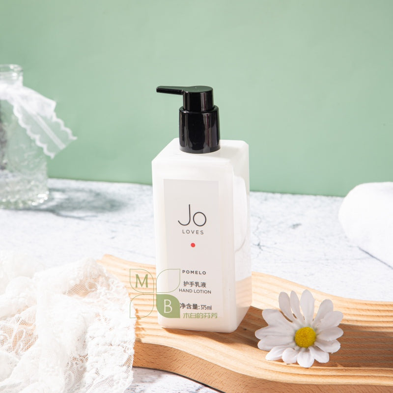 JO LOVES body lotion, hotel-shampoo-conditioner