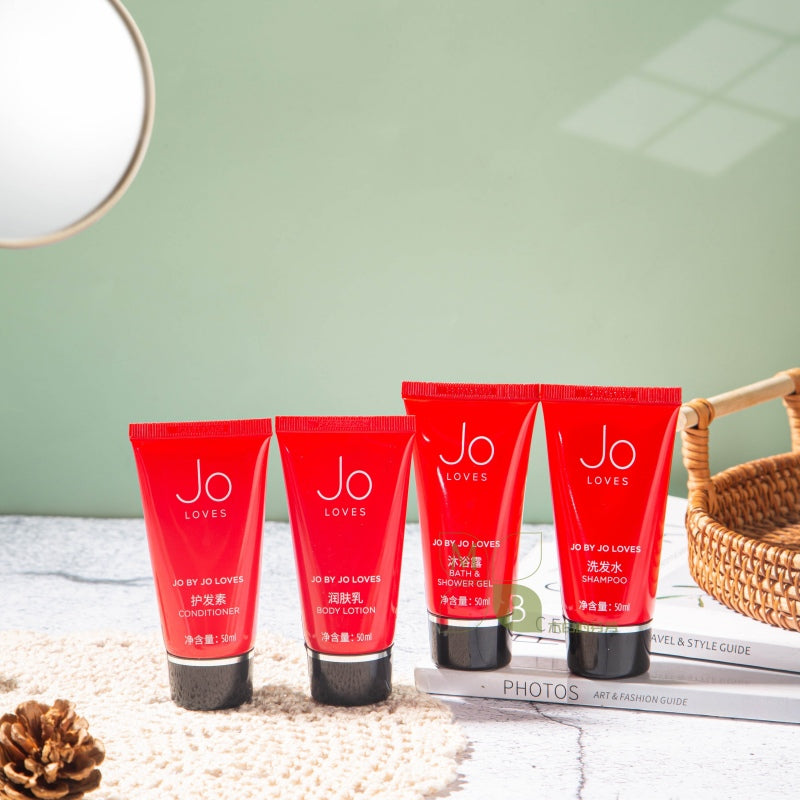 JO LOVES body lotion, hotel-shampoo-conditioner