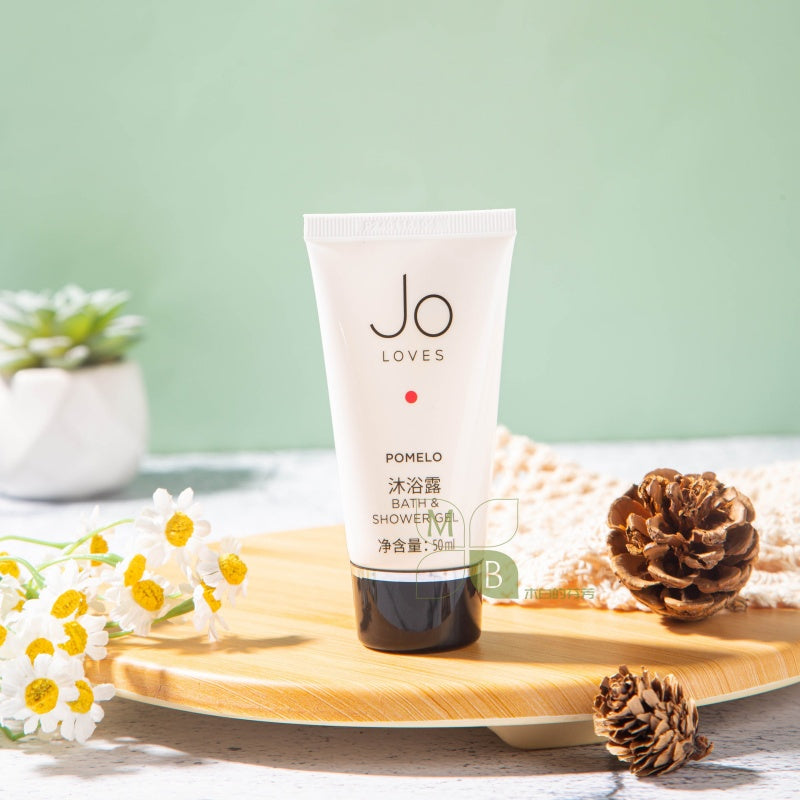 JO LOVES body lotion, hotel-shampoo-conditioner