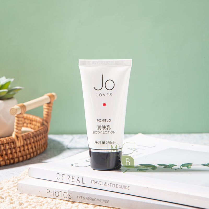 JO LOVES body lotion, hotel-shampoo-conditioner