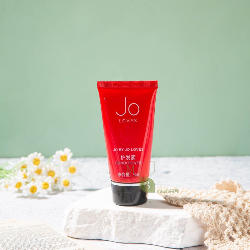 JO LOVES body lotion, hotel-shampoo-conditioner