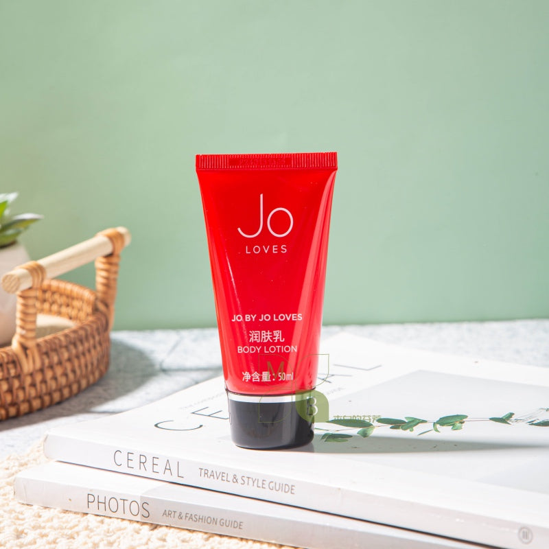 JO LOVES body lotion, hotel-shampoo-conditioner
