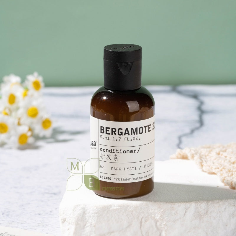 LE LABO SANTAL 22 body lotion, hotel-shampoo-conditioner