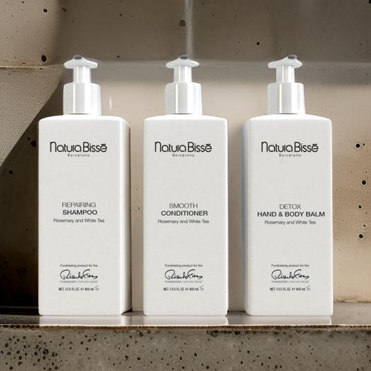 Natura Bisse body lotion, hotel-shampoo-conditioner