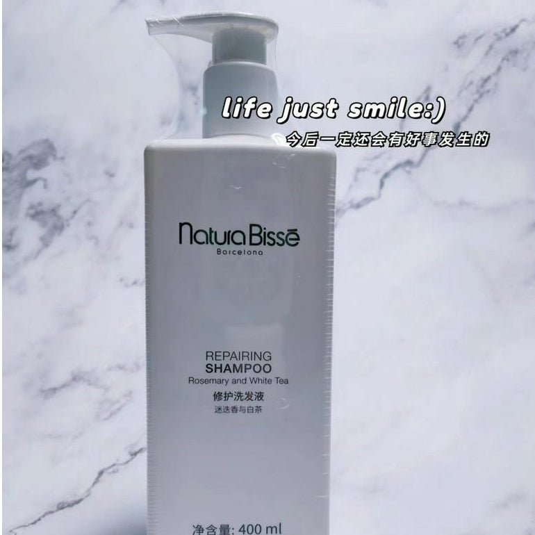 Natura Bisse body lotion, hotel-shampoo-conditioner