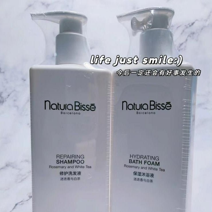 Natura Bisse body lotion, hotel-shampoo-conditioner