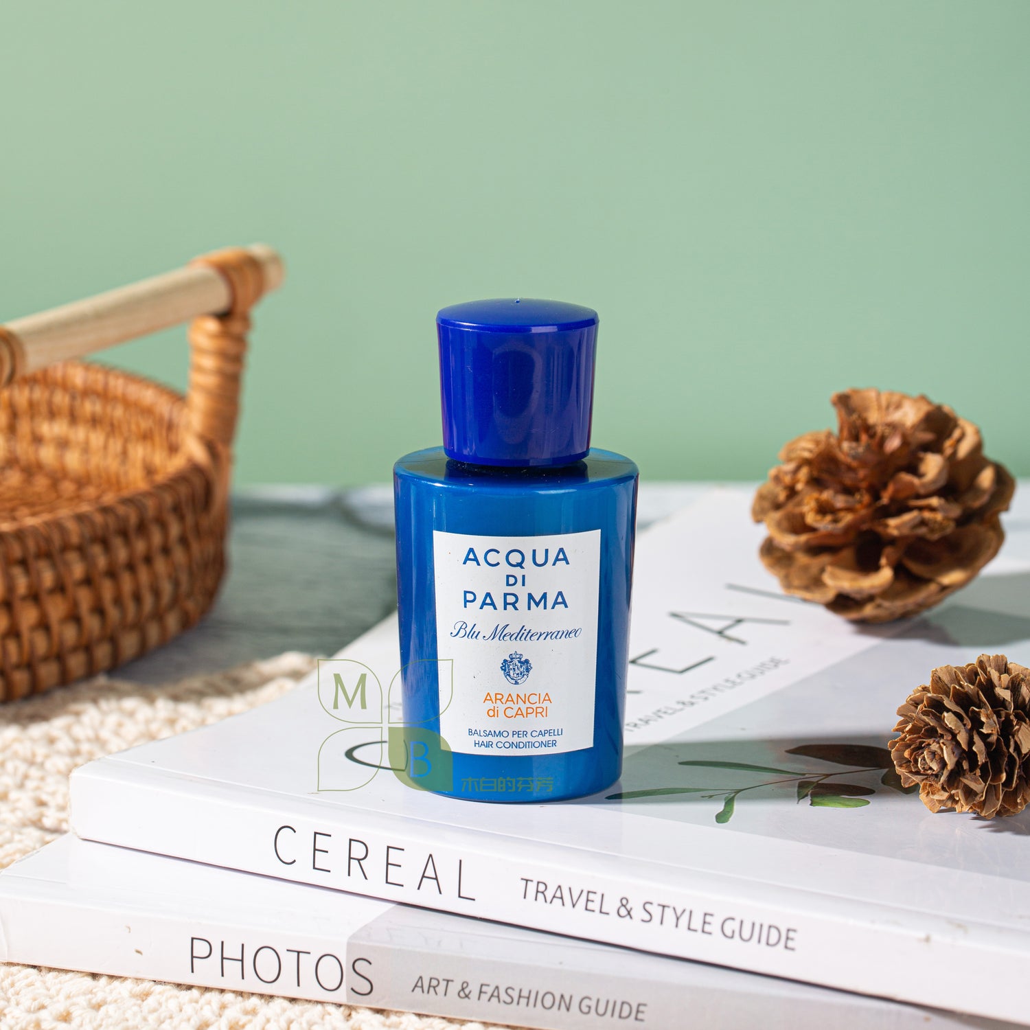 Acqua Di Parma body lotion, hotel-shampoo-conditioner