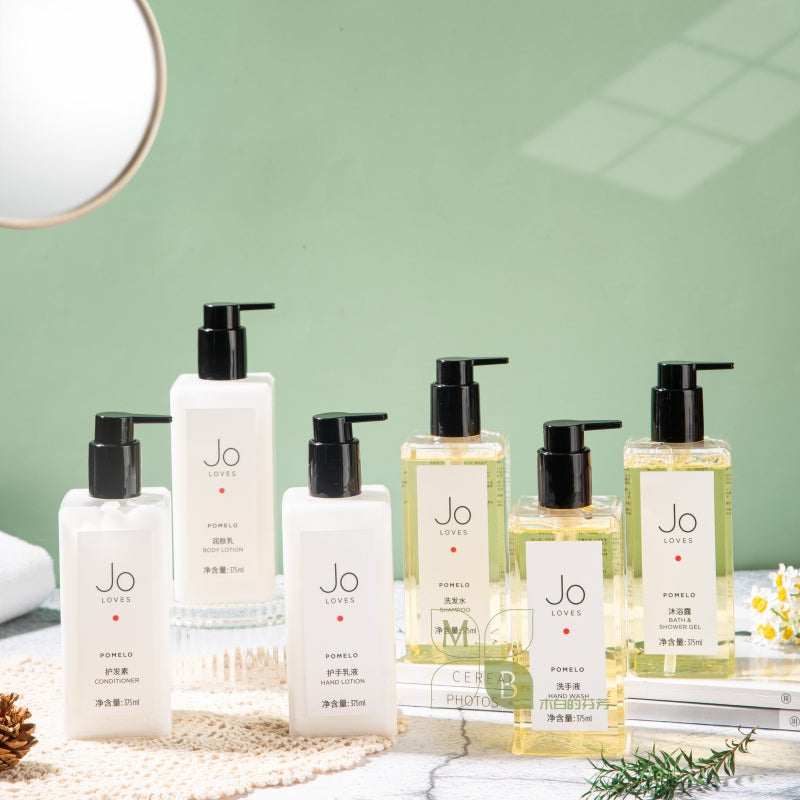 JO LOVES body lotion, hotel-shampoo-conditioner