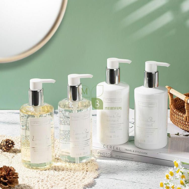 Others The White Company body lotion, hotel-shampoo-conditioner