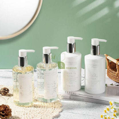 Others The White Company body lotion, hotel-shampoo-conditioner